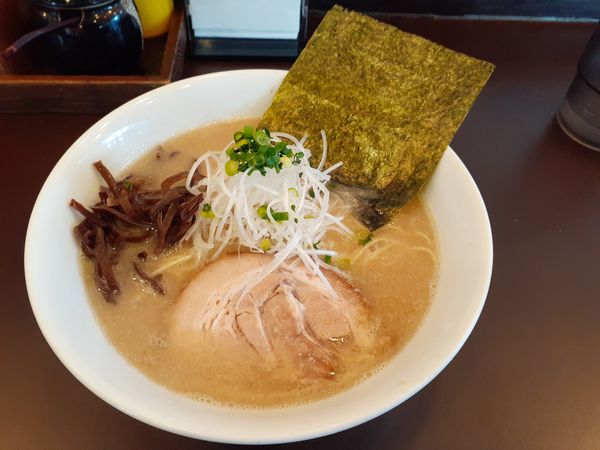 「塩豚骨らーめん、替玉」@麺屋 ながとみの写真