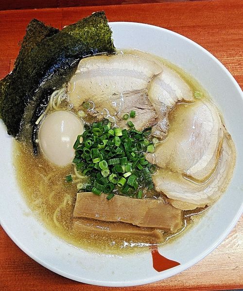 「和風とんこつらーめん 700円＋全部のせ 290円」@らーめん・油そば 笑びすの写真