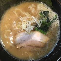 【限定】豚骨醤油ラーメン 790円