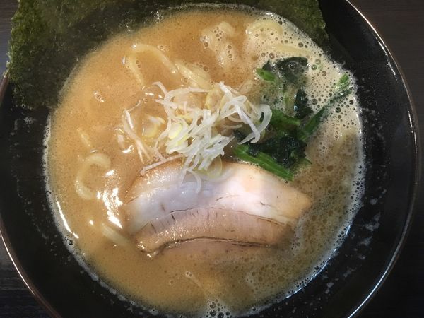 「【限定】豚骨醤油ラーメン 790円」@拉麺 ほそやの写真