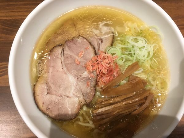 「海老塩ラーメン 780円（炭焼きチャーシュー+100円）」@四代目むじゃきの写真