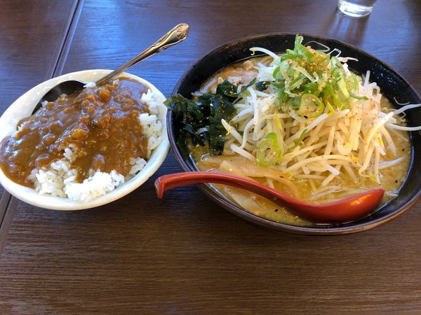 「味噌ラーメン 大盛＋1玉 980円 ＋カレー丼330円」@ラーメンとん太 大原店の写真