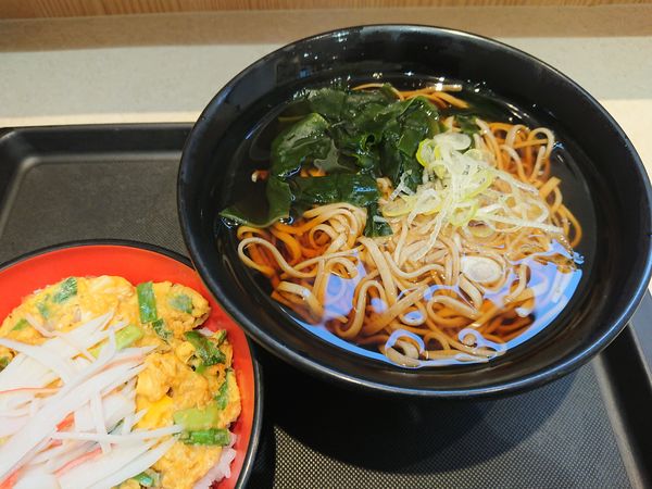 「ミニにら玉丼セット(かけ) 500円」@名代 富士そば 志木店の写真