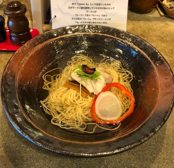 「鶏が鳴かない鶏そば 塩対応 ¥880＋α」@ramen るの写真