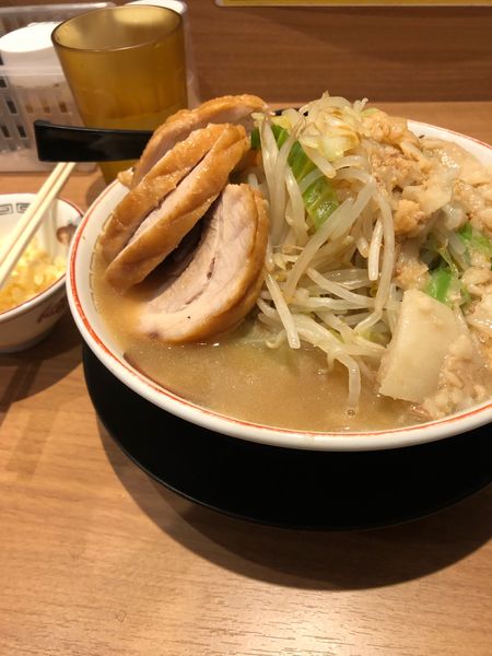 「小豚　マシマシ」@豚山 上野店の写真