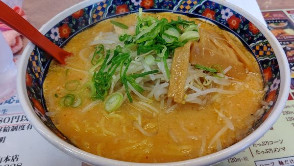 「白熊ラーメン720円＋税」@白熊 亀山本店の写真