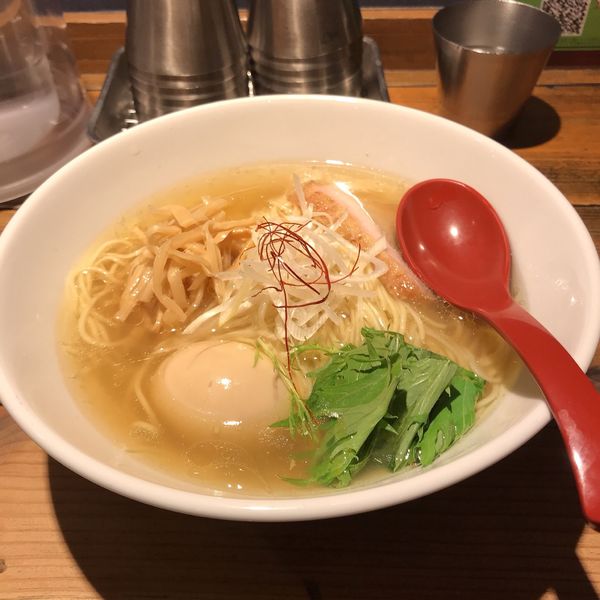 「香彩鶏だし味玉塩らーめん」@麺屋 翔 西新宿本店の写真