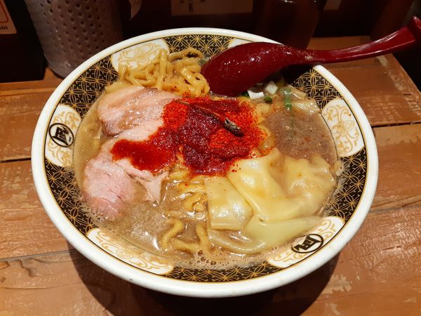 「凄い煮干しらーめん、大盛、辛さ15」@ラーメン凪 下北沢店の写真