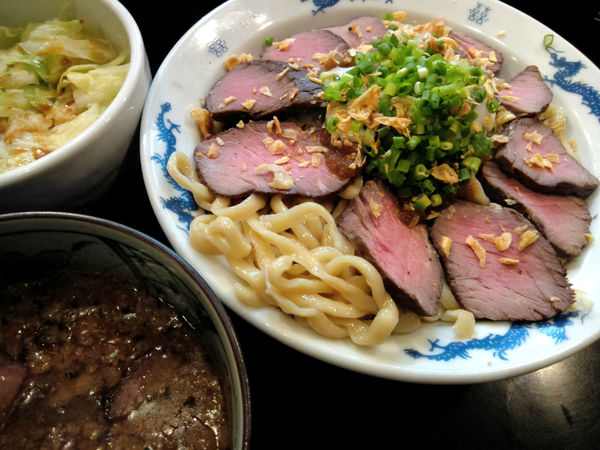 「【限定】ローストビーフのつけ油そば￥880・キャベツ￥100」@麺家 うえだの写真