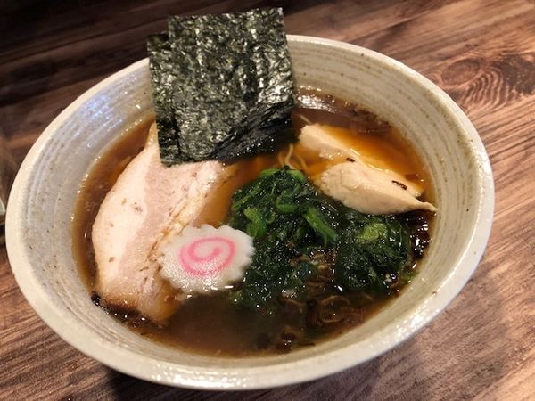 「醤油らーめん、チャーシュー、ほうれん草950円」@らーめん そよ風の写真