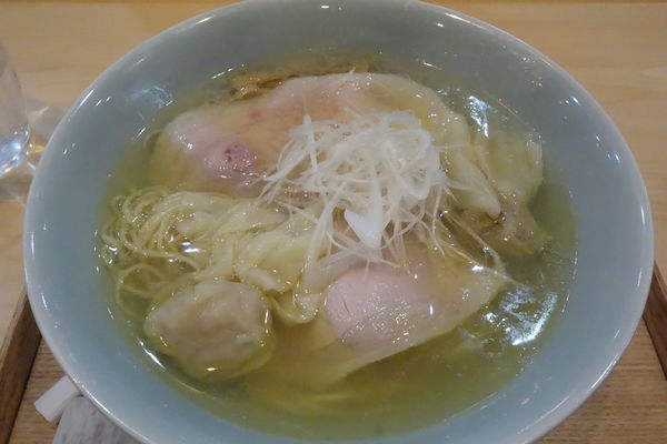 「わんたん入りしおらぁ麺」@飯田商店 湯河原本店の写真