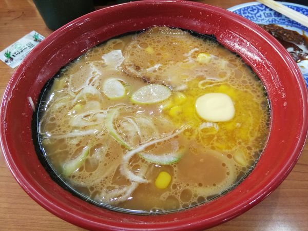 「【限定】濃厚味噌バターコーンらーめん　※ネギ有り」@無添 くら寿司 松本渚店の写真