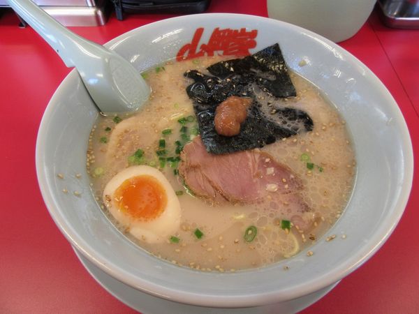 「朝ラーメン（４７０円）＋チャーシュー１２０円＋味玉」@ラーメン山岡家 牛久店の写真