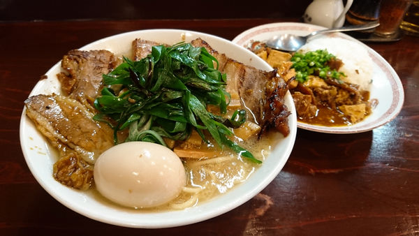 「肉の日限定/牛肉白湯たっぷりチャーギュー麺+牛麻婆豆腐　ほか」@らーめん 五ノ神精肉店 煮干し編の写真