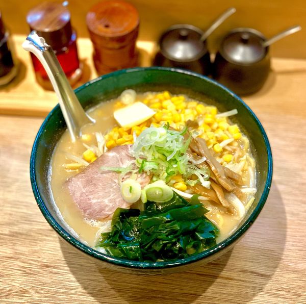 「味噌バターコーンラーメン」@北海道らーめん 味八の写真