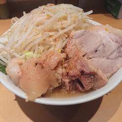 中ラーメン800円