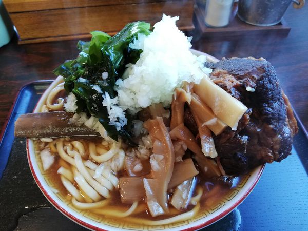 「原始人骨付きチャーシュー麺」@福のじの写真