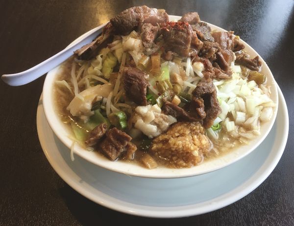 「牛スジ煮込みラーメン(970¥)」@麺屋 天海の写真