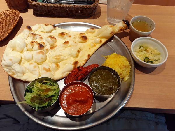 「ターリーランチカレー(ポーク、チキン)、辛さ５」@インディアダイニング ローカルインディア 町田東急ツインズ店の写真