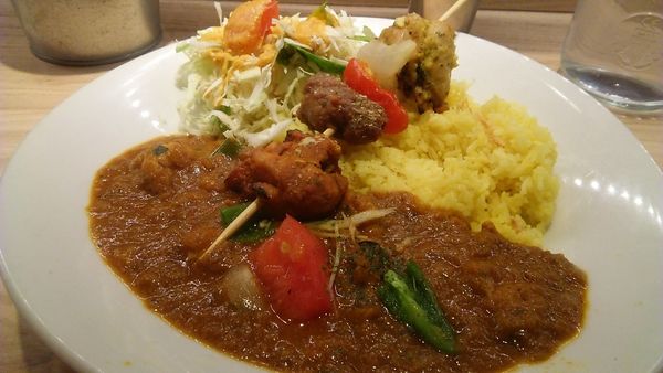 「BBQミックスタンドリー&カリーライス 1080円（税抜）」@インドカリーダイニング Cobara-Hetta ヨドバシAKIBA店の写真