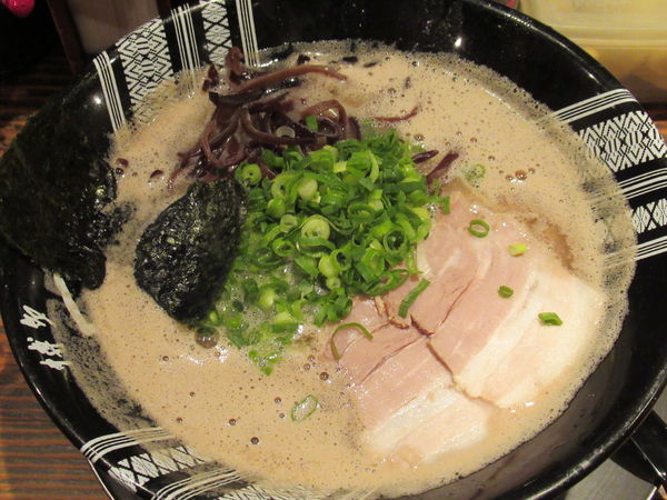 「ラーメン（680円）」@博多一双 博多駅東本店の写真