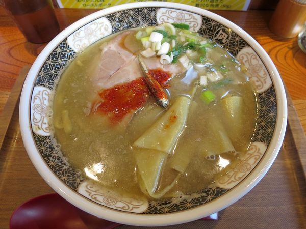 「すごい煮干ラーメン（太麺） ９１０円」@ラーメン凪 浅草店の写真