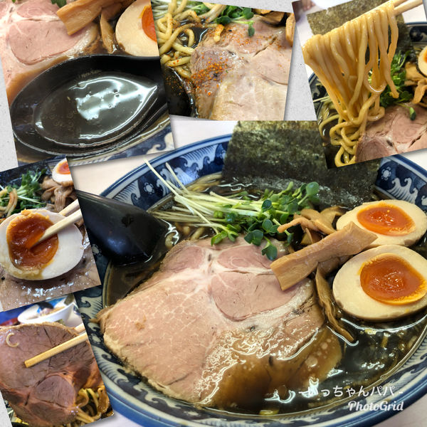 「黒醤油 太麺 800円 味玉 100円」@あぢとみ食堂の写真