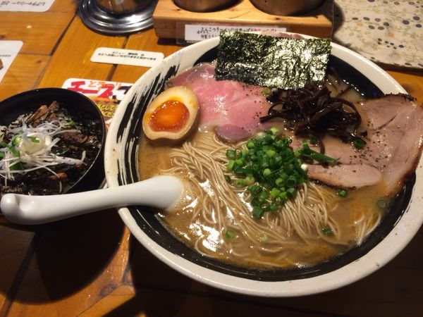 「白長浜 大盛り」@博多長浜らーめん よかとの写真