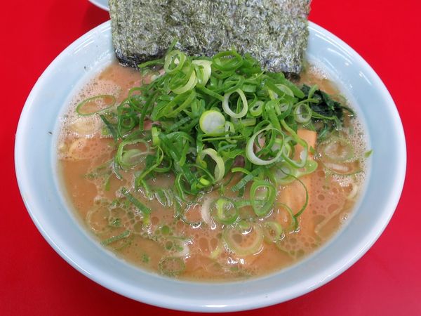 「ラーメン・並 ６５０円 ※柔らかめ/ふつう/多め」@横浜ラーメン 武蔵家 北千住西口店の写真