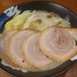 毎月限定メニュー 鶏白湯はくさい+チャーシュー