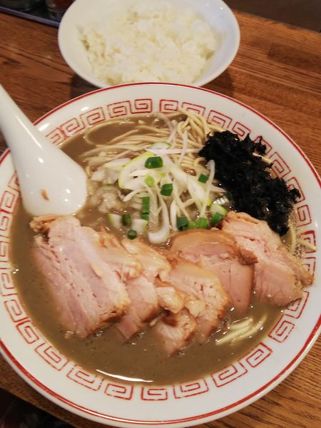 「濃厚煮干そば＋チャーシュー×２＋ライス」@煮干中華そば専門 煮干丸の写真