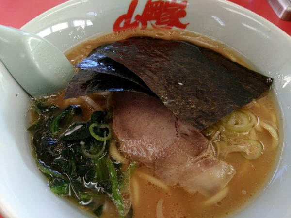 「醤油ラーメン」@ラーメン山岡家 かすみがうら店の写真