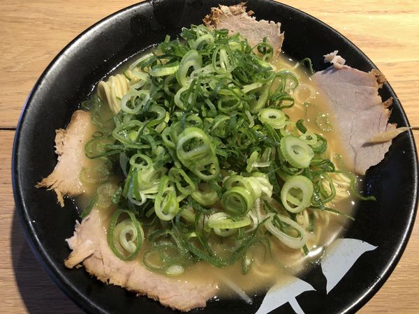 「鶏白湯 並盛り、九条ねぎ大盛、麺固め」@京都中華そば 天天有 大井町店の写真