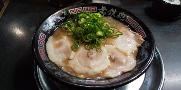 「白とんこつラーメン」@がむしゃら 東京中野店の写真