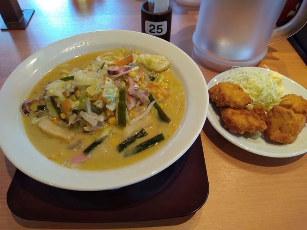 「とんこつちゃんぽん 唐揚げ3個 890円」@ちゃんぽん菜ノ宮 大宮大成店の写真