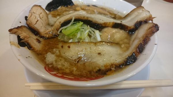 「【遡り】醤油ラーメン+かぶりつきチャーシュー」@環七ラーメン てらっちょの写真