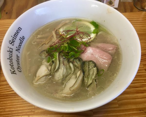 「牡蠣そば(900¥)」@中華そば よしかわの写真