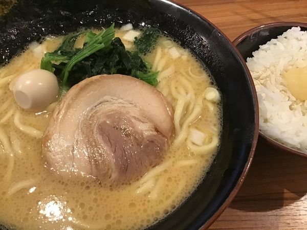 「醤油ラーメン、麺やわらかめ0円」@横浜家系ラーメン 横浜道 野田蕃昌店の写真