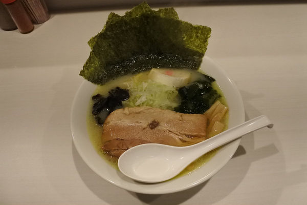 「塩ラーメン￥８００＋海苔￥１００」@札幌ラーメン 北斎 千歳店の写真