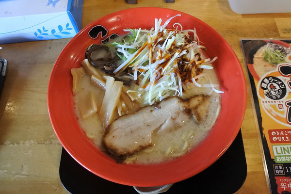 「あっさり鶏白湯￥６９０＋辛ネギ￥１５０」@濃厚ラーメン こっこ屋の写真