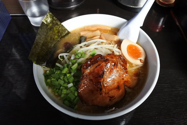 「味噌ラーメン（中太手揉みちぢれ麺）￥８３０」@麺や 千成の写真