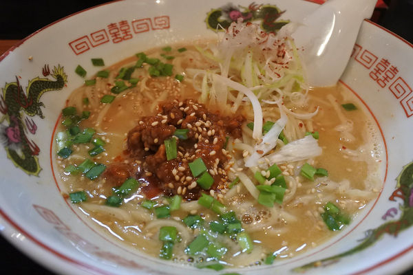 「味噌白湯麺￥９００」@煮込み食堂 まるしばの写真