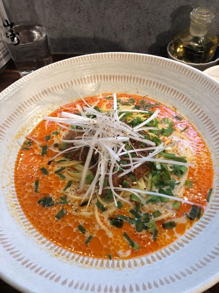 「痺れ麻辣担々麺(痺れ花椒ごはん、サラダ付) 980円」@恵比寿担々麺 いしだの写真