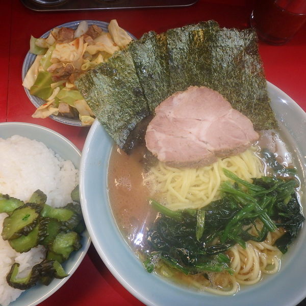 「ラーメン大 (900円)、キャベチャー(100円)」@横浜家系ラーメン 武蔵家 千歳烏山店の写真