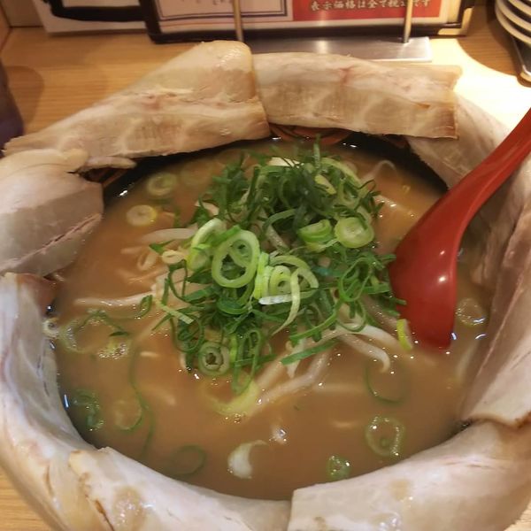 「豚骨チャーシュー麺 1080円」@希望軒 JR神戸駅前店の写真