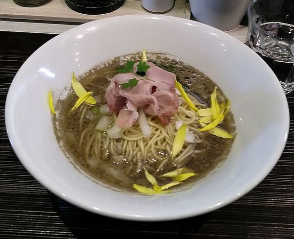 「水と煮干（醤油）味玉」@つくばらーめん 鬼者語 -オニモノガタリ-の写真