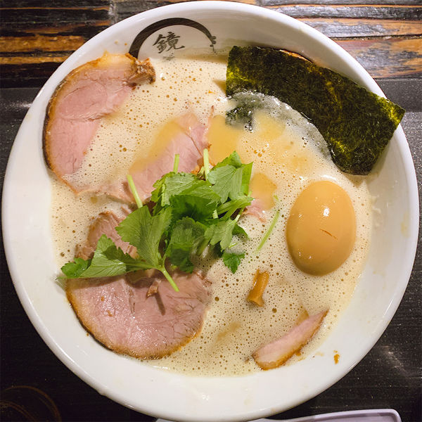 「鶏白湯味玉チャーシューメン（太麺）」@らーめん愉悦処 鏡花の写真