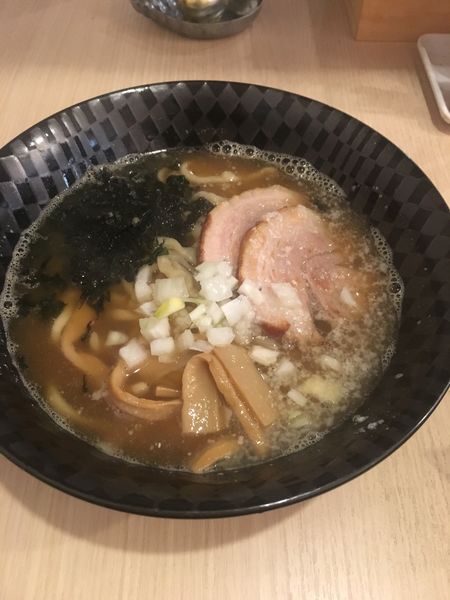 「ツバメサンジョー（背脂小）」@麺＆cafe Coi.Coi.の写真