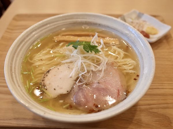 「真鯛塩ラーメン…830円」@麺道 ひとひらの写真