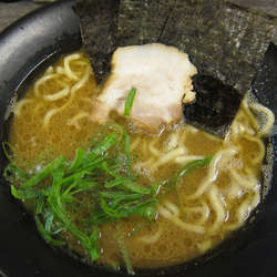 ラーメン（並）680円（カタメ）